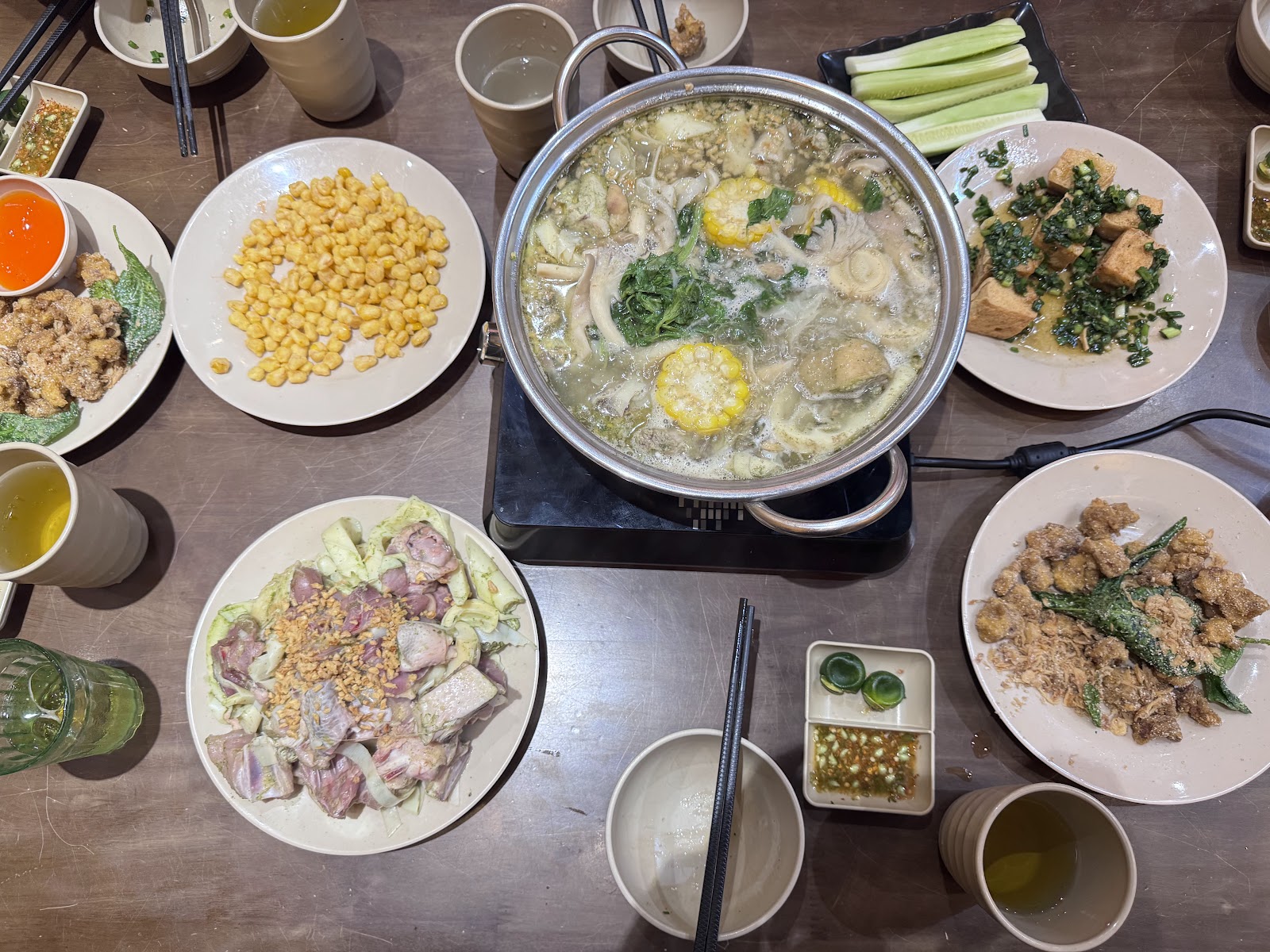 Lẩu Gà Lá É – Xì Xà Xì Xụp