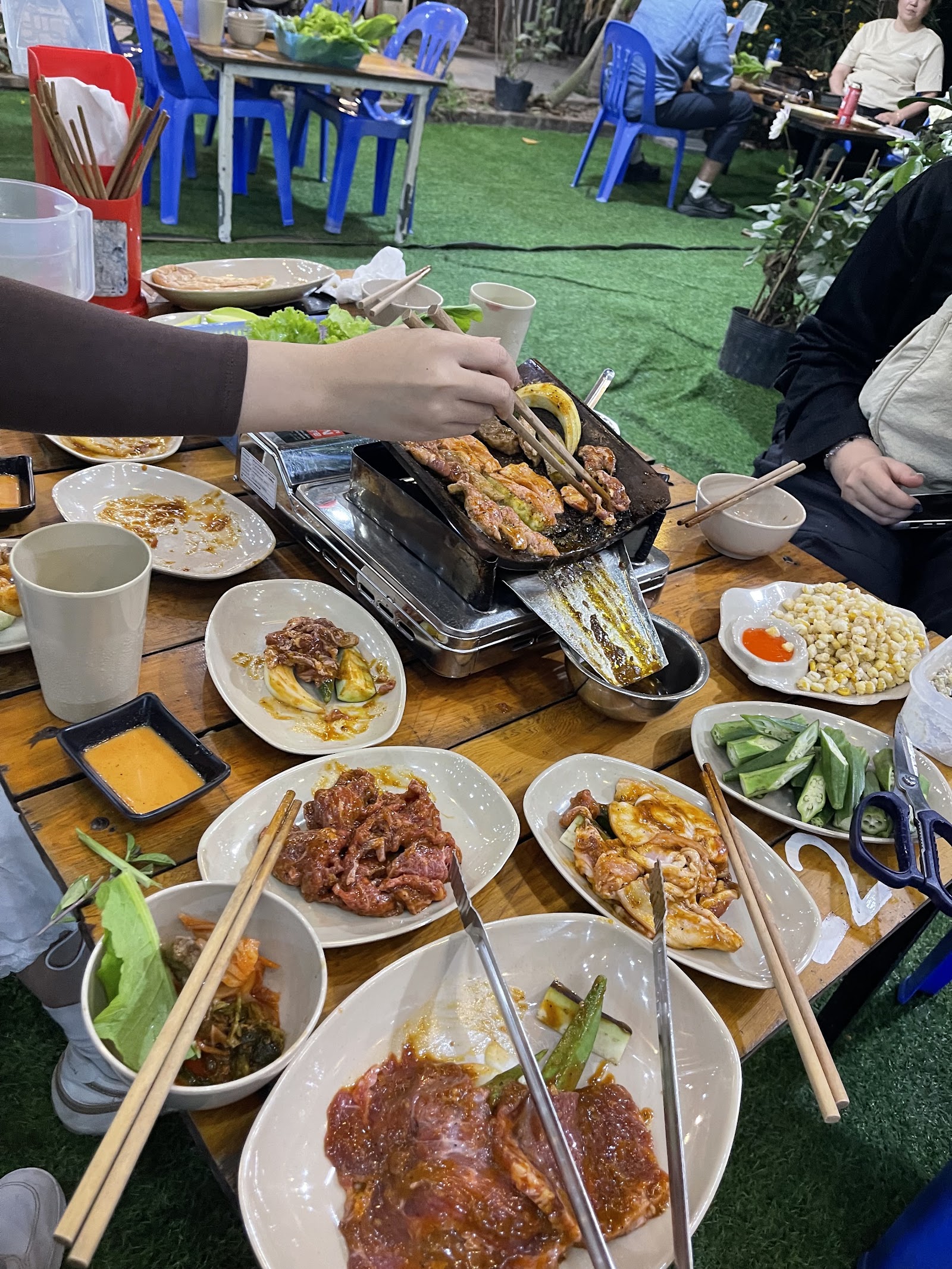 LẨU & NƯỚNG NGÓI MINSU – Không gian quán