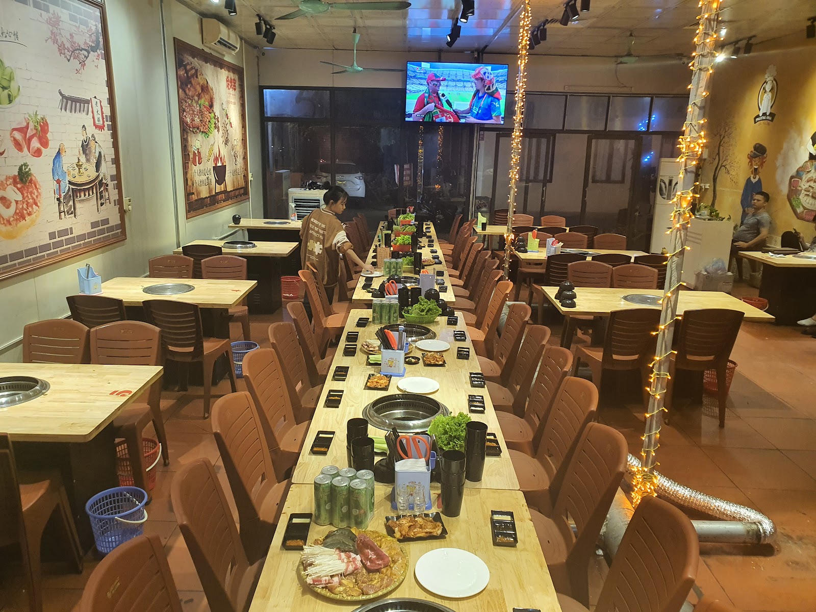 Lẩu Nướng Phương Anh湖邊烤肉