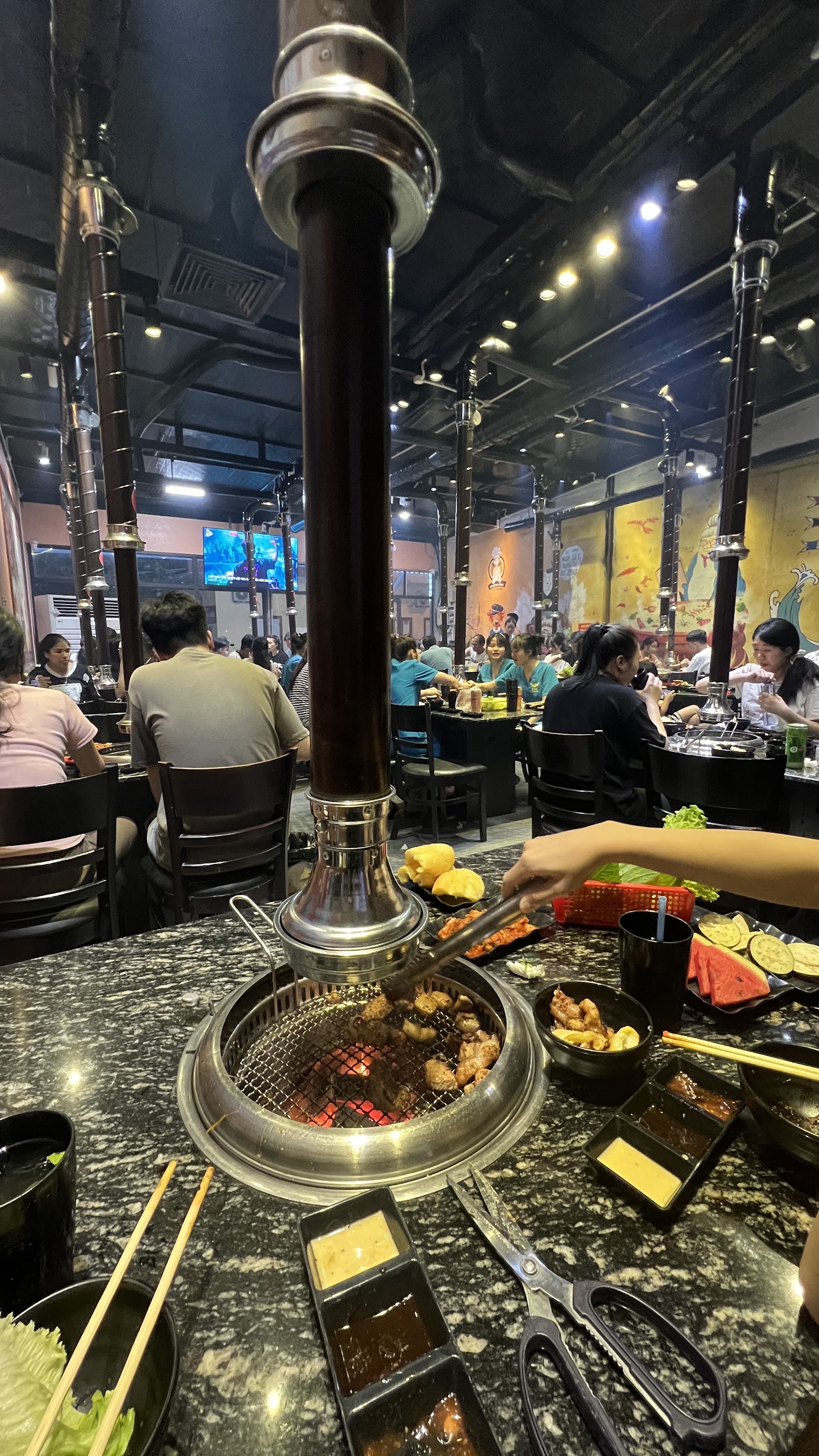 Lẩu Nướng Phương Anh湖邊烤肉