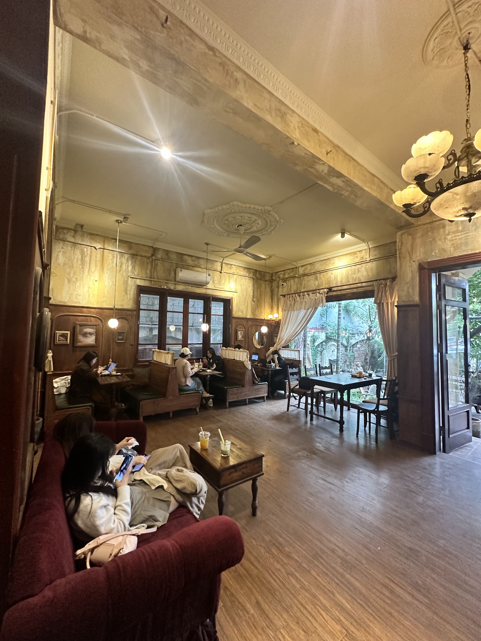 LỐI NHỎ kafe HOÀNG QUỐC VIỆT – Không gian quán