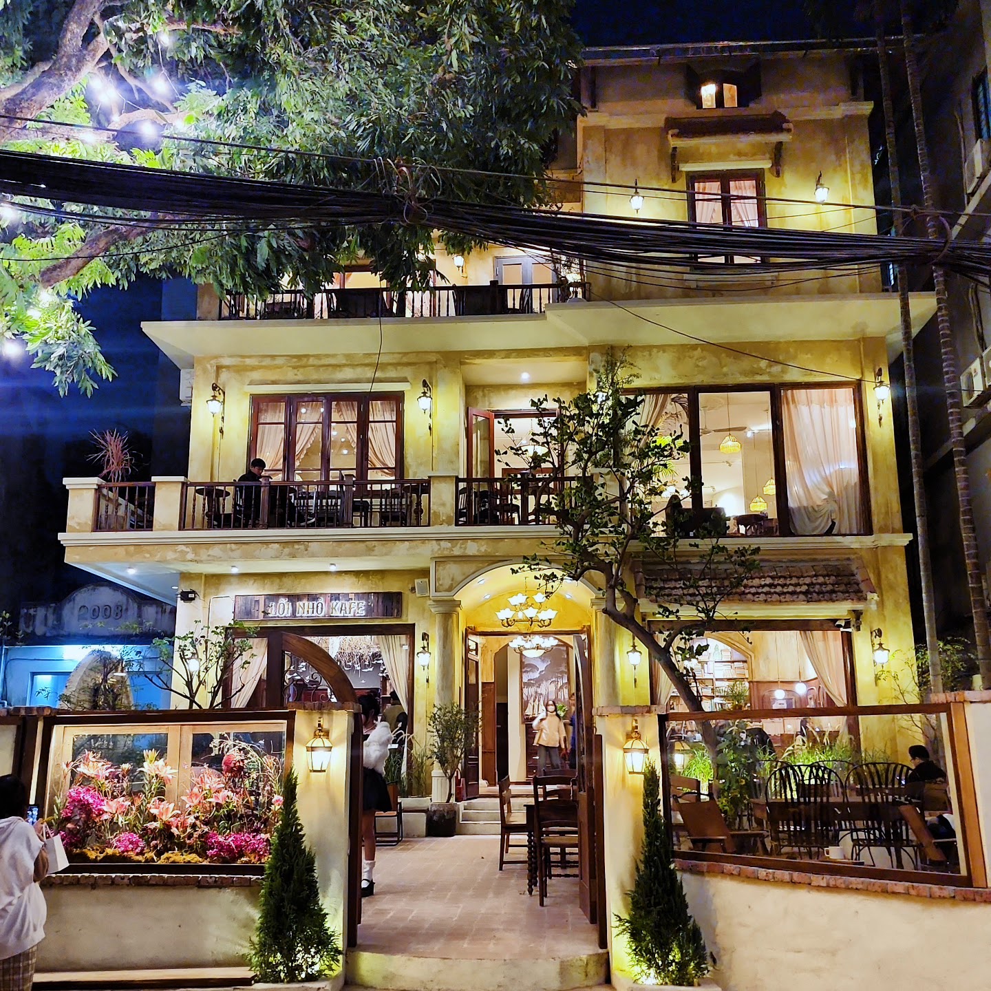 LỐI NHỎ kafe HOÀNG QUỐC VIỆT