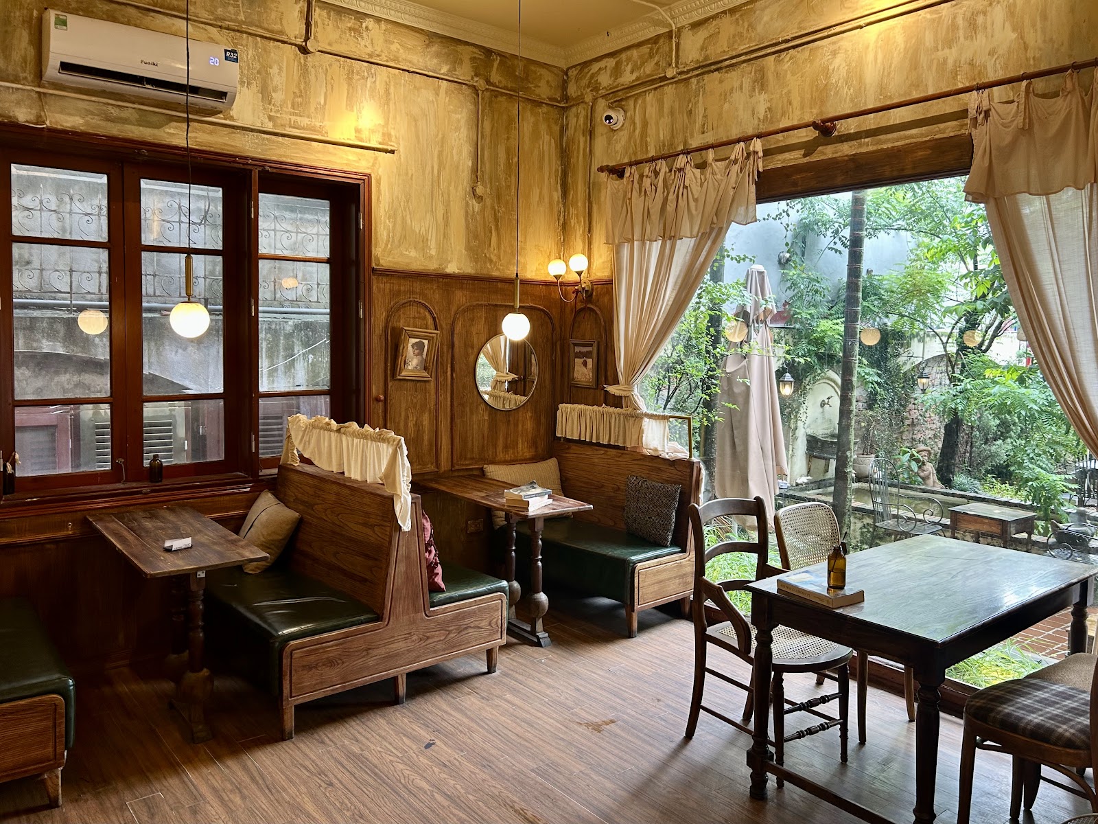 LỐI NHỎ kafe HOÀNG QUỐC VIỆT – Không gian quán