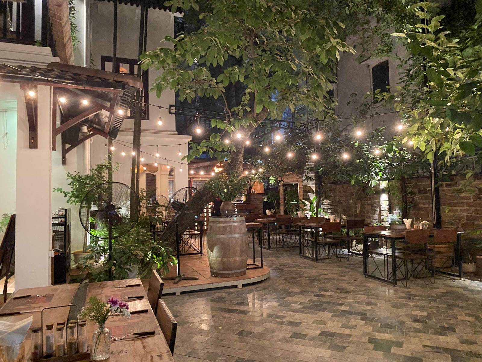 Los Fuegos - Argentinian Steak and Grill (No.35, Alley 35 Dang Thai Mai - Oakwood Resident Back Gate)
