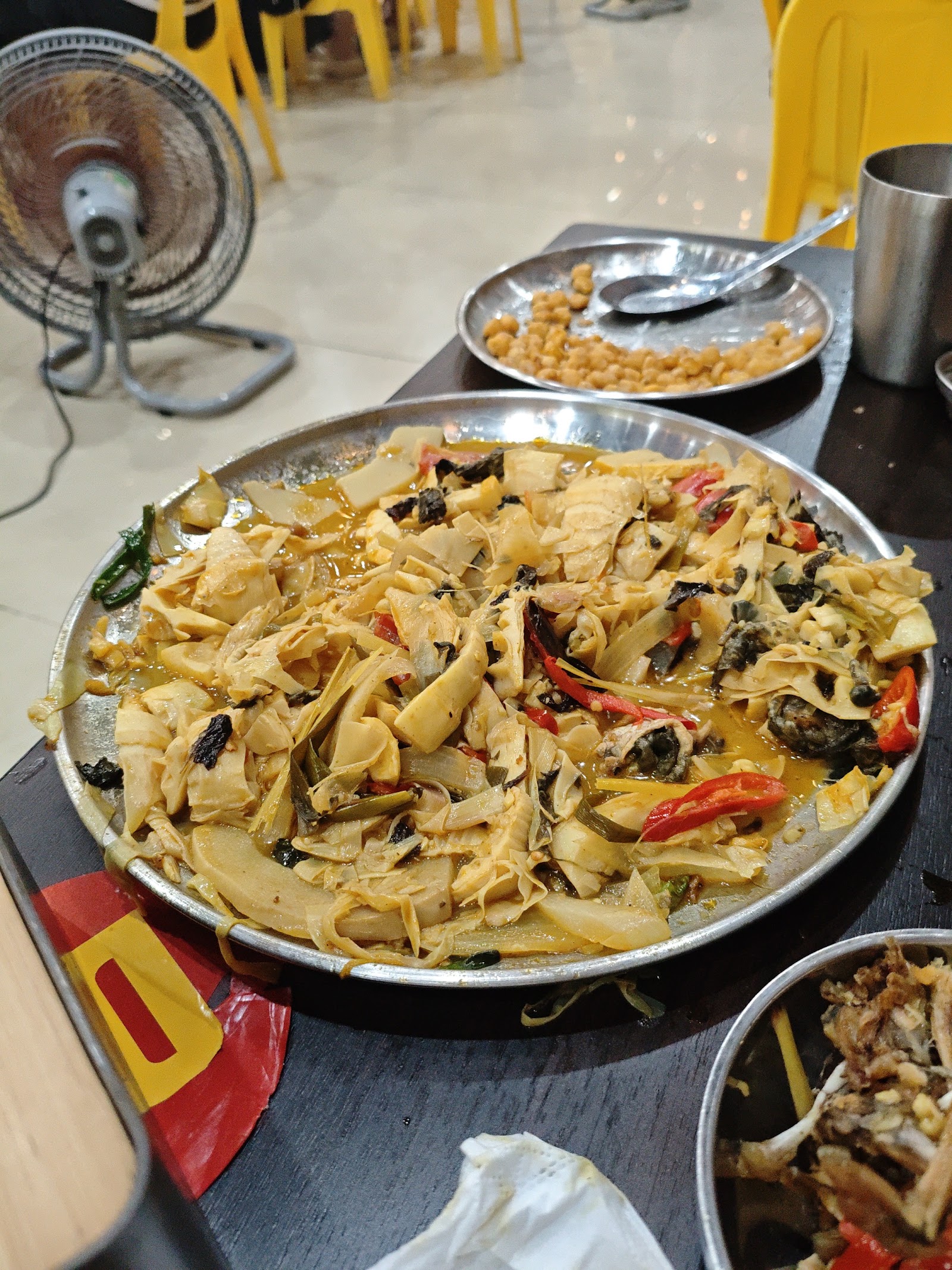 Lưu Đình Hữu - Bò nướng than hoa & Lẩu Thái Tomyum