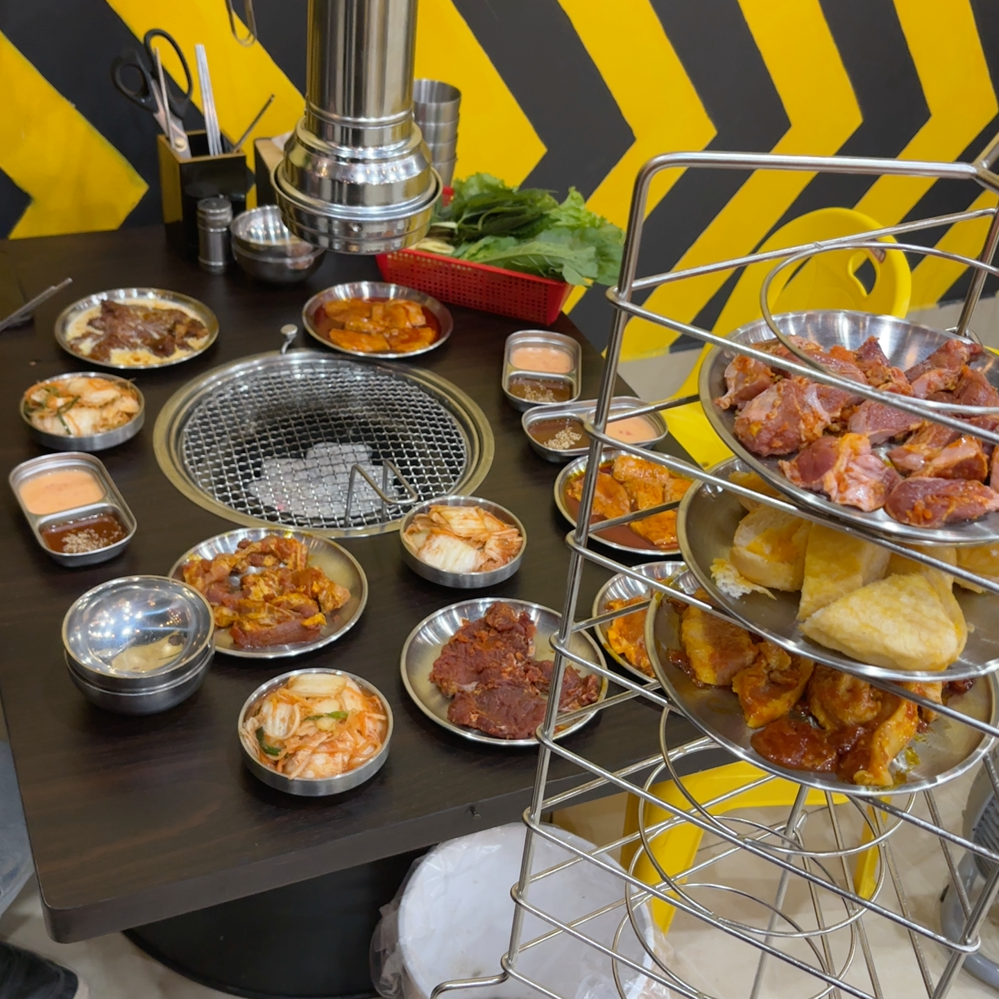 Lưu Đình Hữu - Bò nướng than hoa & Lẩu Thái Tomyum