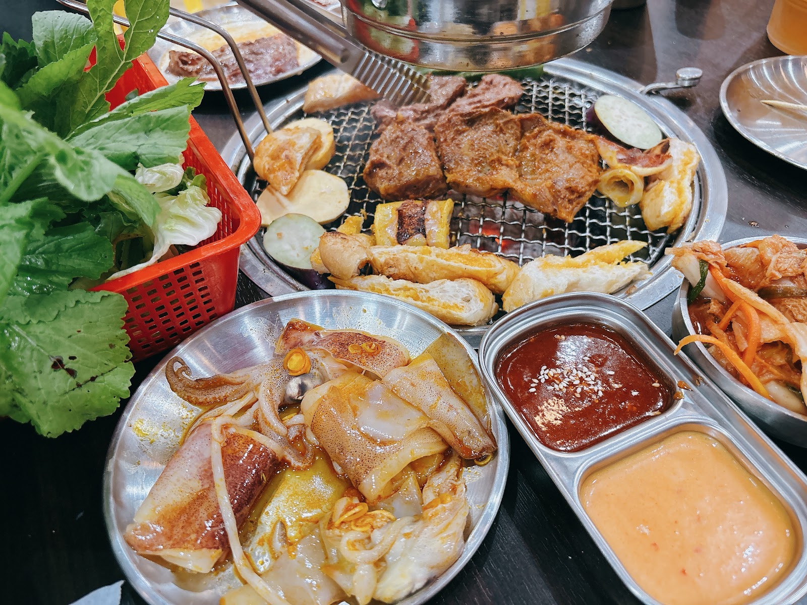 Lưu Đình Hữu - Bò nướng than hoa & Lẩu Thái Tomyum