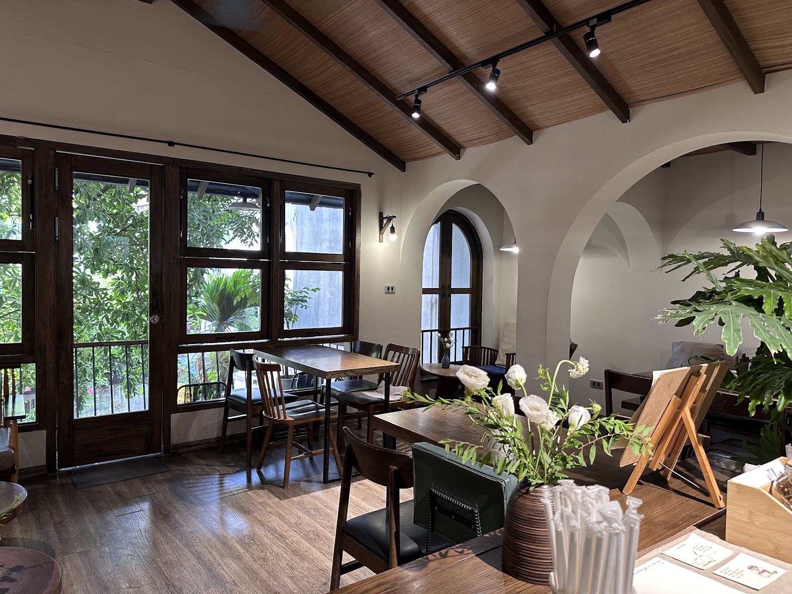 MONO Coffee Lab - Vân Hồ – Không gian quán