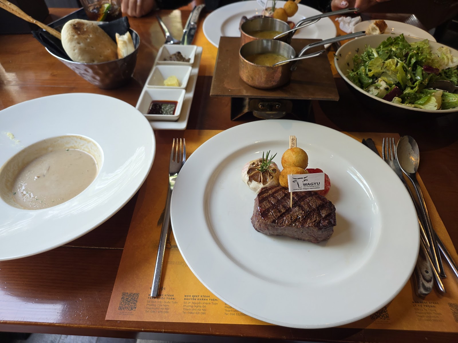 MOO BEEF STEAK NGUYỄN THỊ ĐỊNH