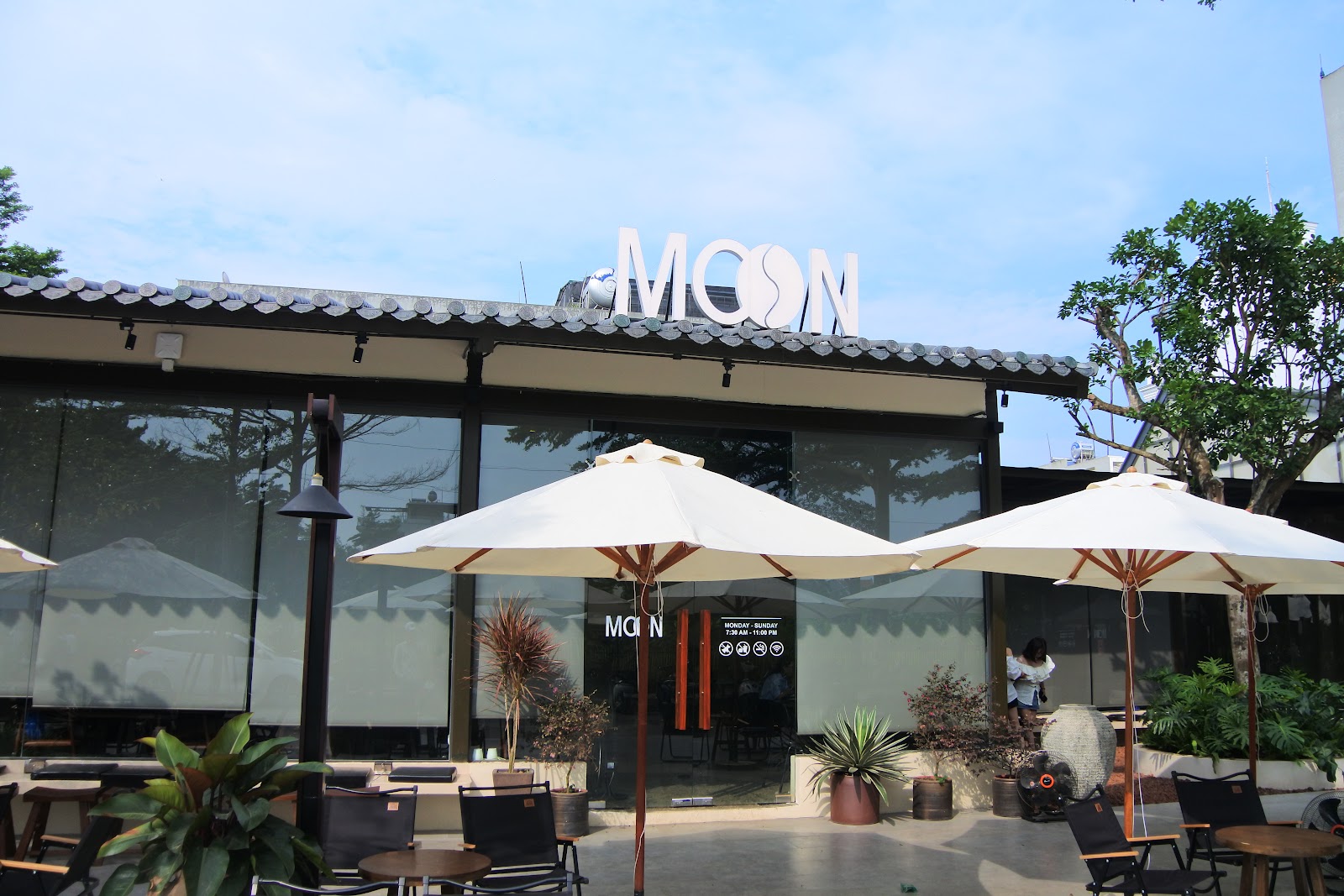 MOON CAFÉ