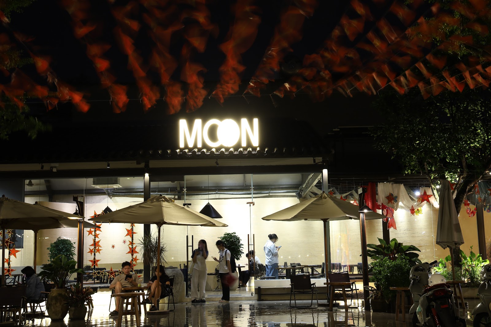 MOON CAFÉ