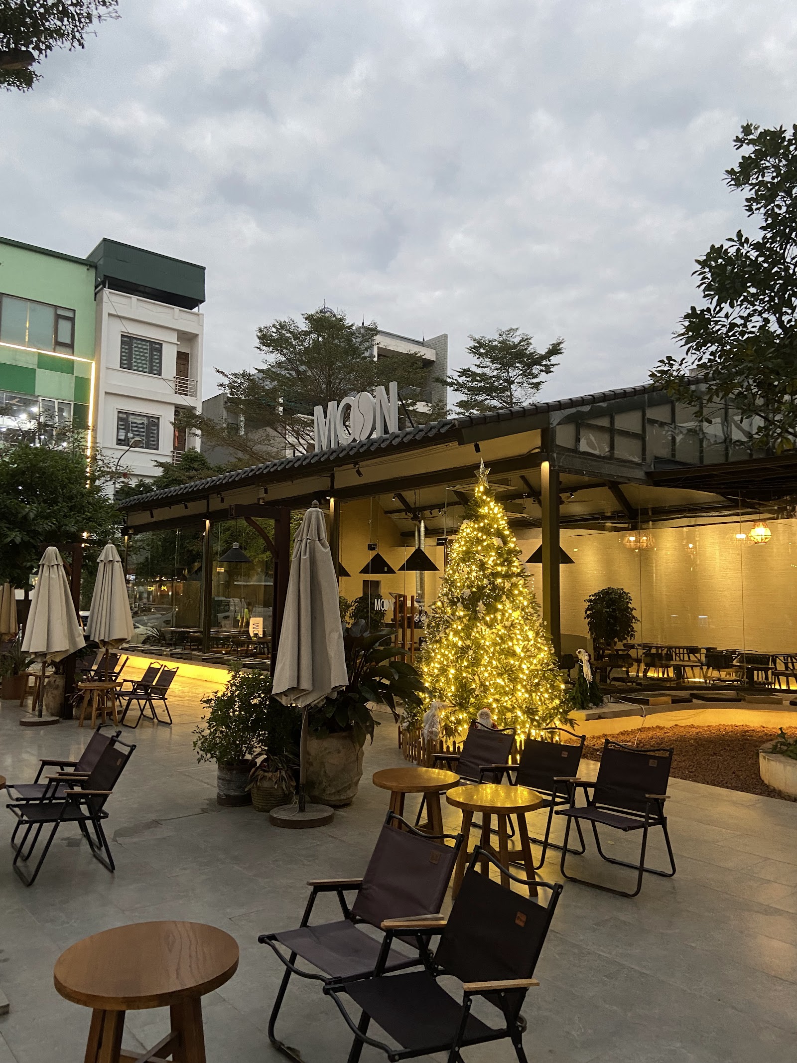 MOON CAFÉ