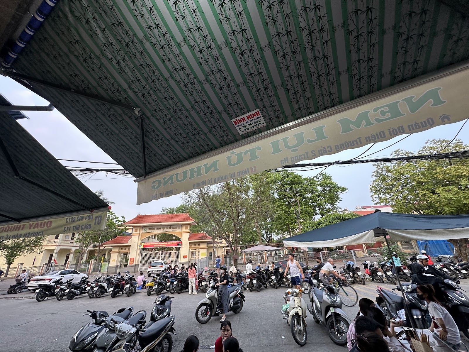 NEM LỤI TÚ NHUNG