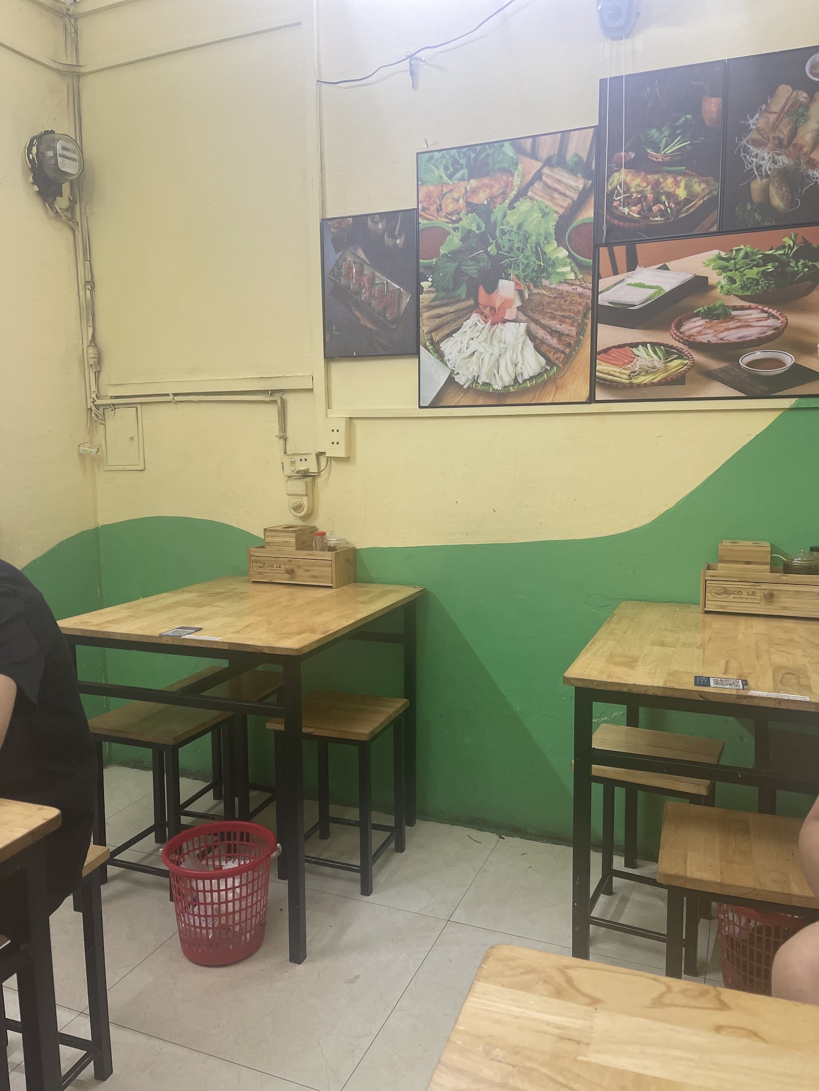 Nem Nướng Nha Trang Cô Lê – Không gian quán