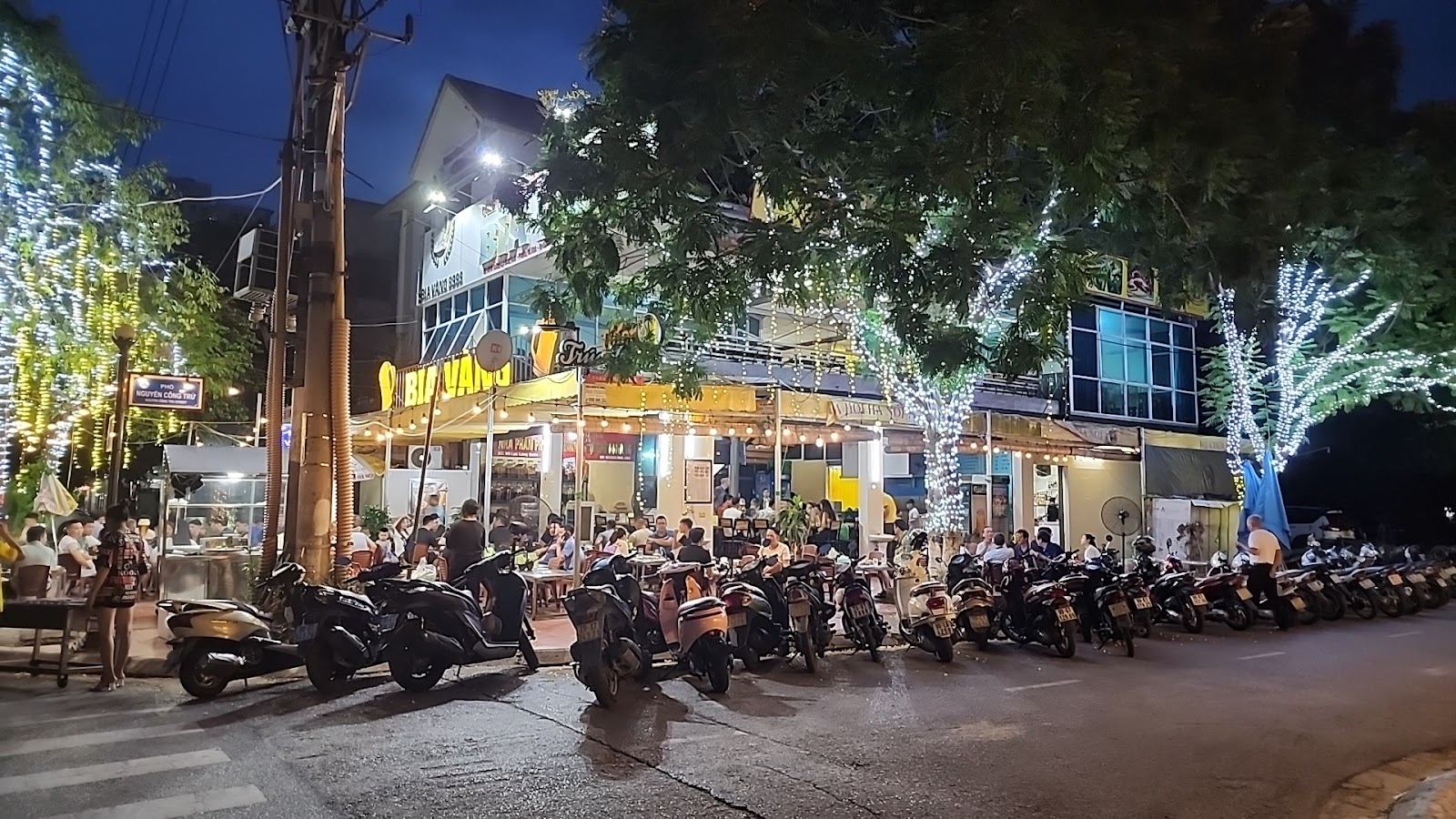 Nhà hàng bia vàng