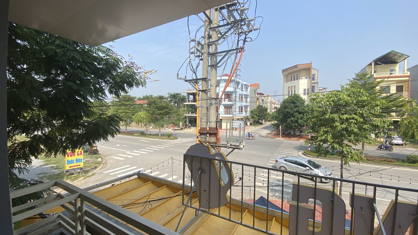 Nhà hàng bia vàng
