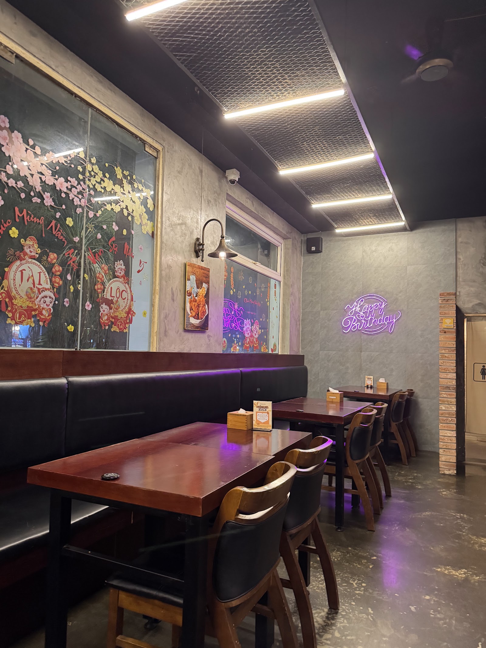 Nhà Hàng Chicken & Friez – Không gian quán
