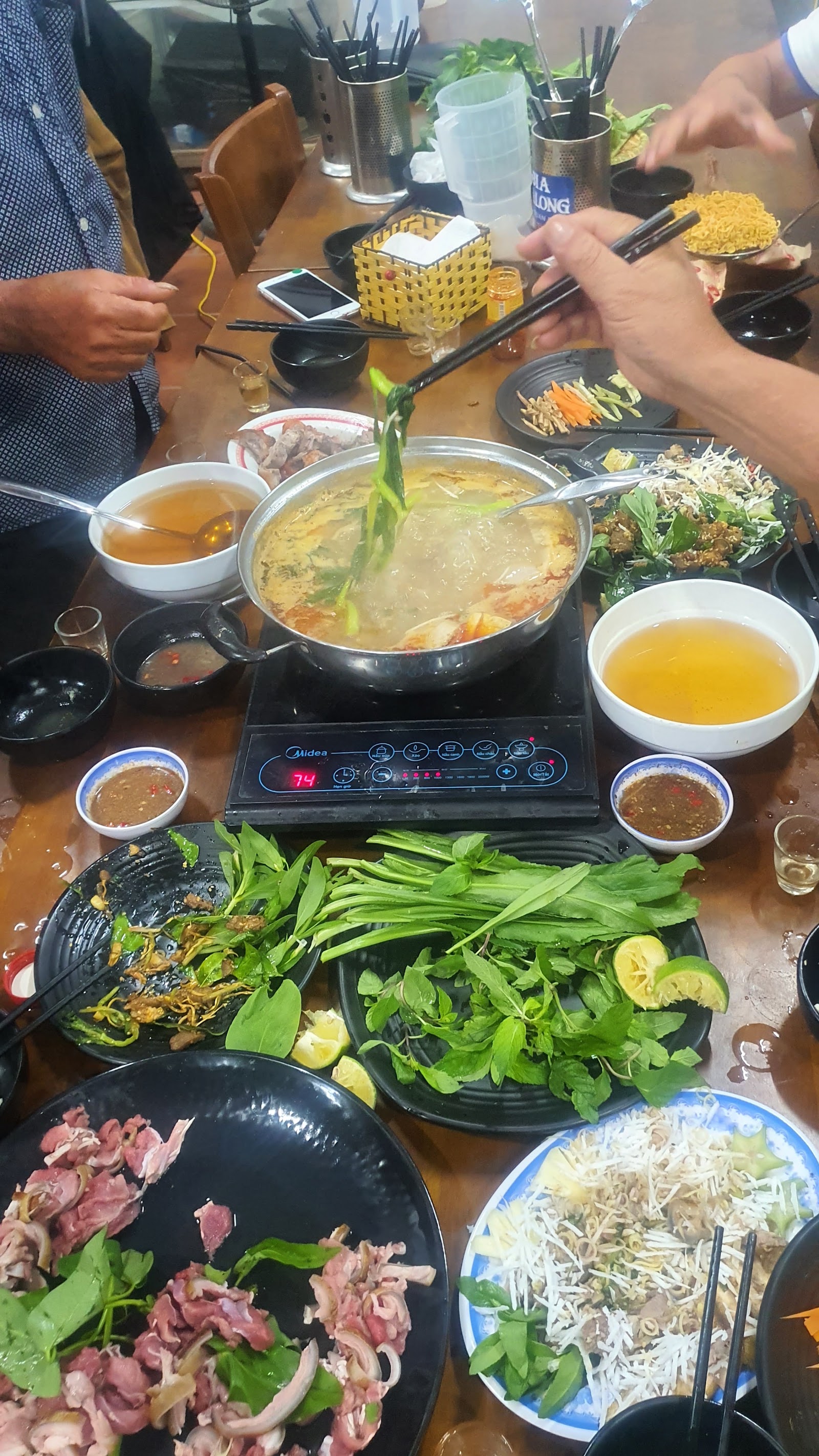 Nhà Hàng Công Huyền
