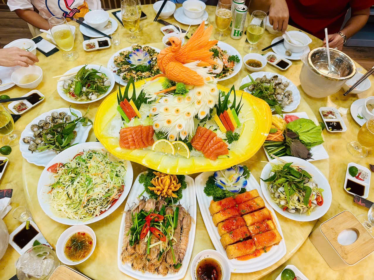 Nhà Hàng Cua Đỏ