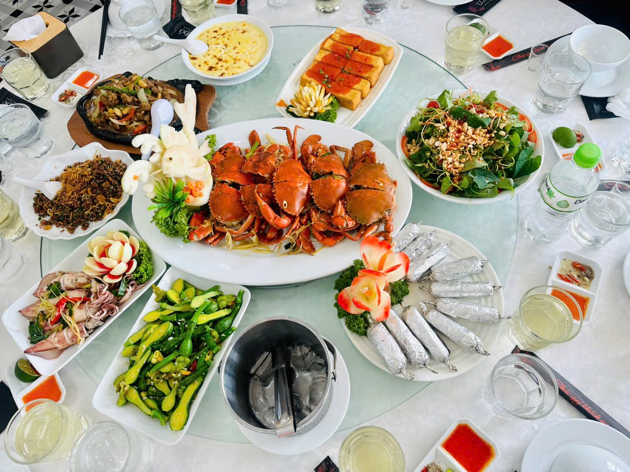 Nhà Hàng Cua Đỏ