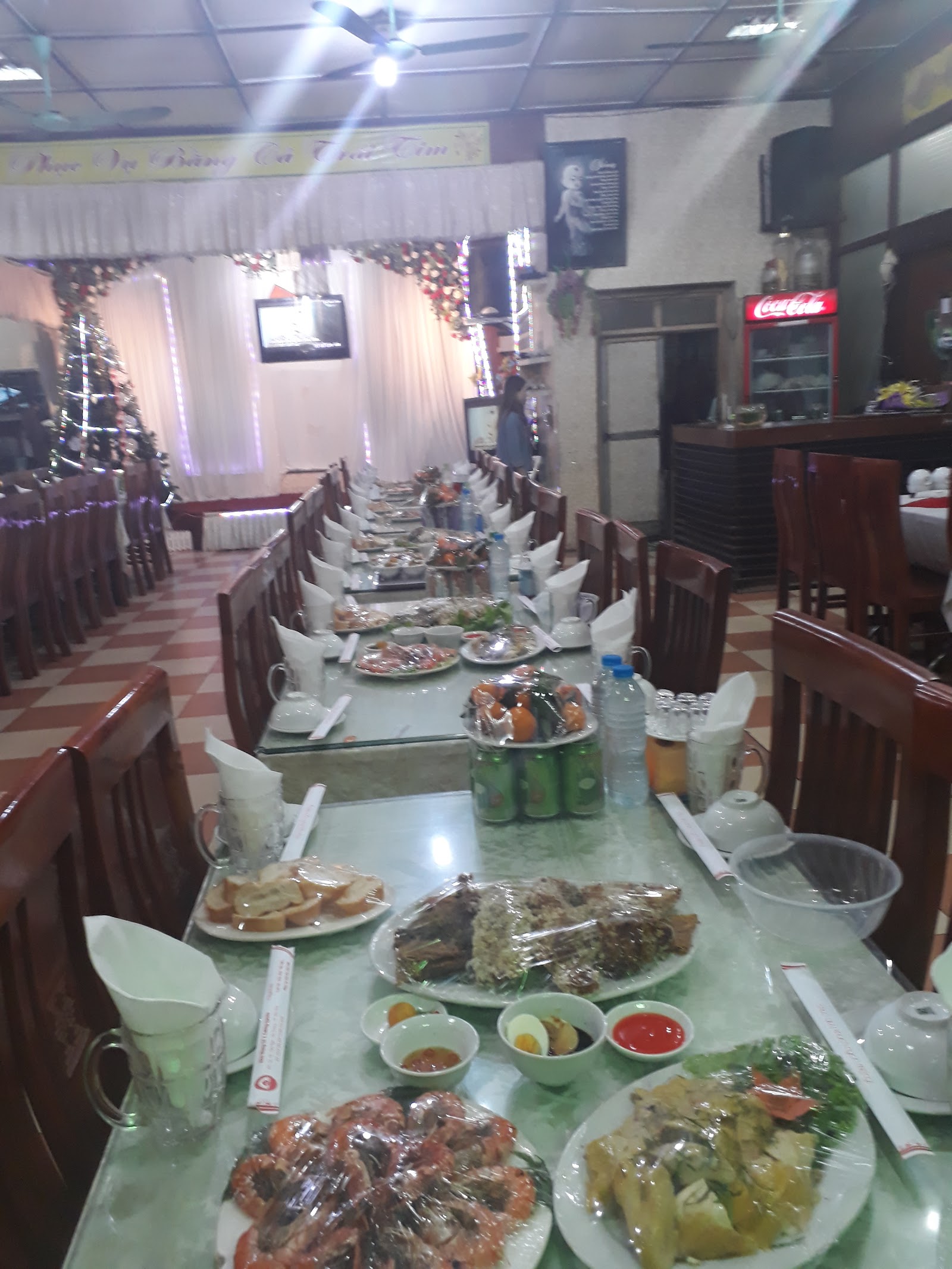 Nhà hàng Cường Quyên – Không gian quán