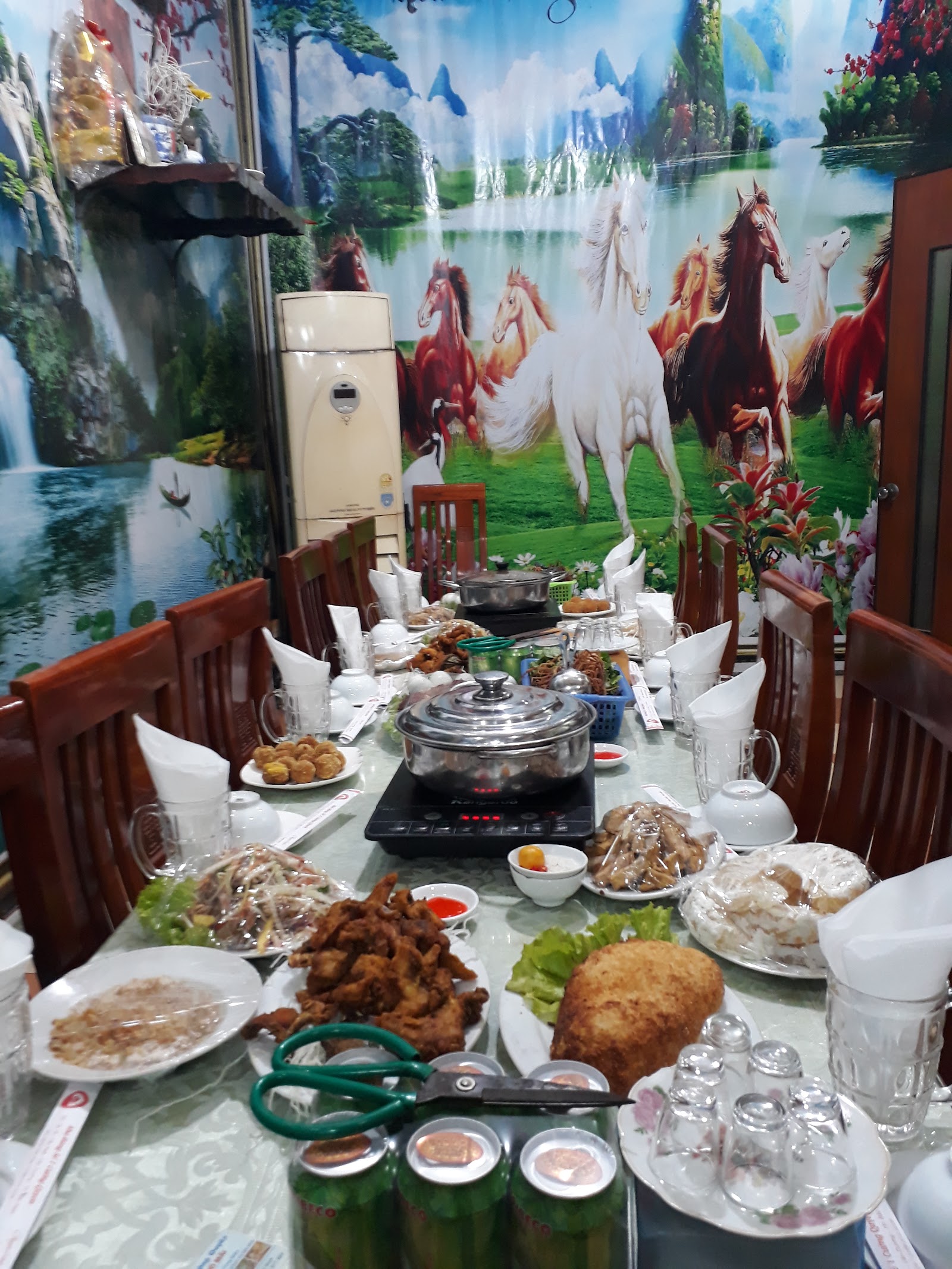 Nhà hàng Cường Quyên – Không gian quán
