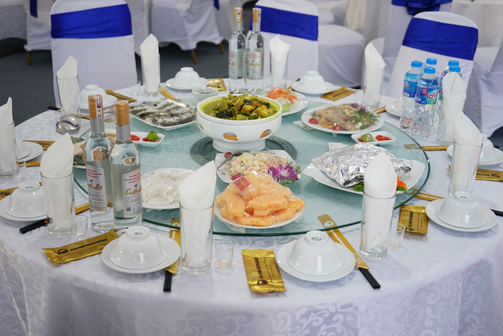 Nhà hàng Dolphin (Dolphin Restaurant)