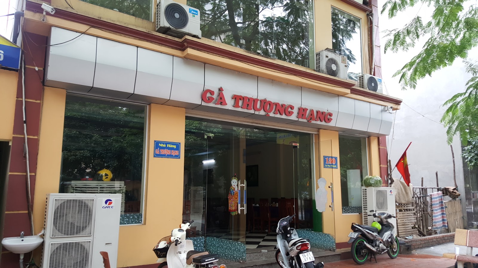 Nhà Hàng Gà Thượng Hạng – Không gian quán