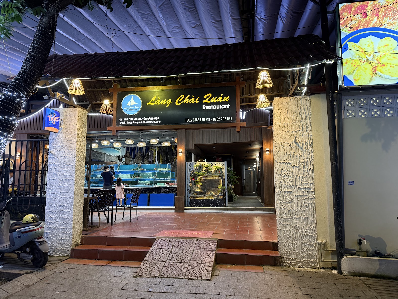 Nhà Hàng Hải Sản Làng Chài Restaurant