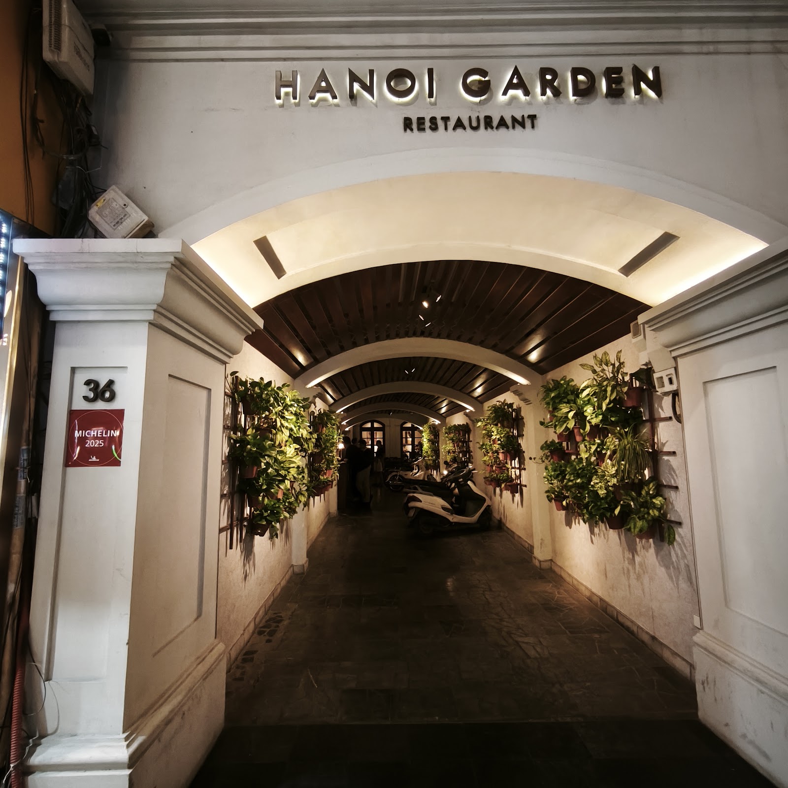 Nhà hàng Hanoi Garden – Không gian quán