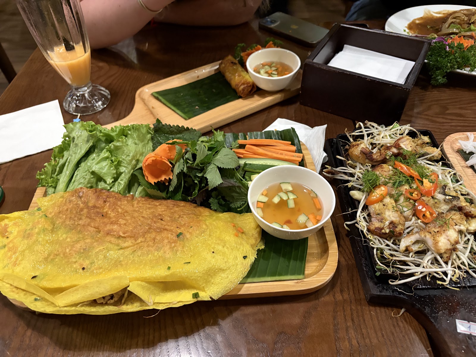 Nhà Hàng Hoàng