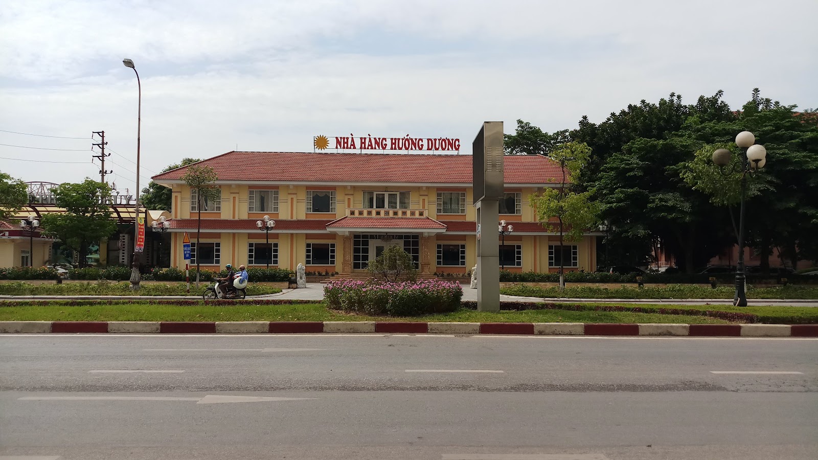 Nhà Hàng Hướng Dương – Không gian quán