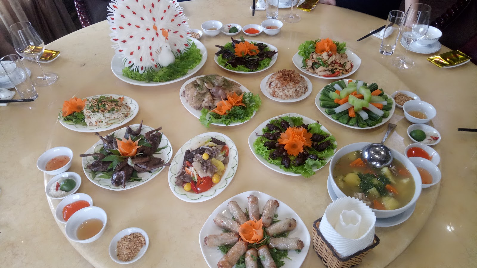 Nhà Hàng Hướng Dương