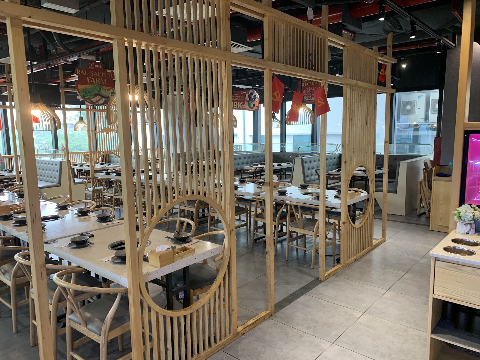 Nhà hàng Mala đường Láng – Không gian quán