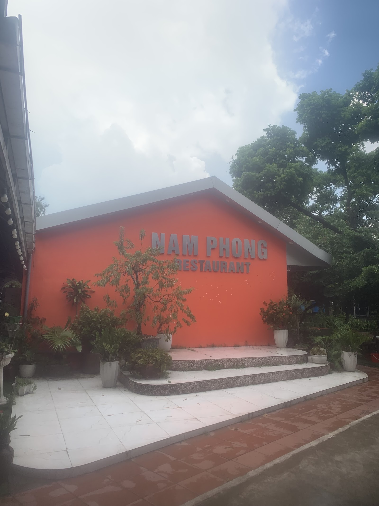 Nhà Hàng Nam Phong