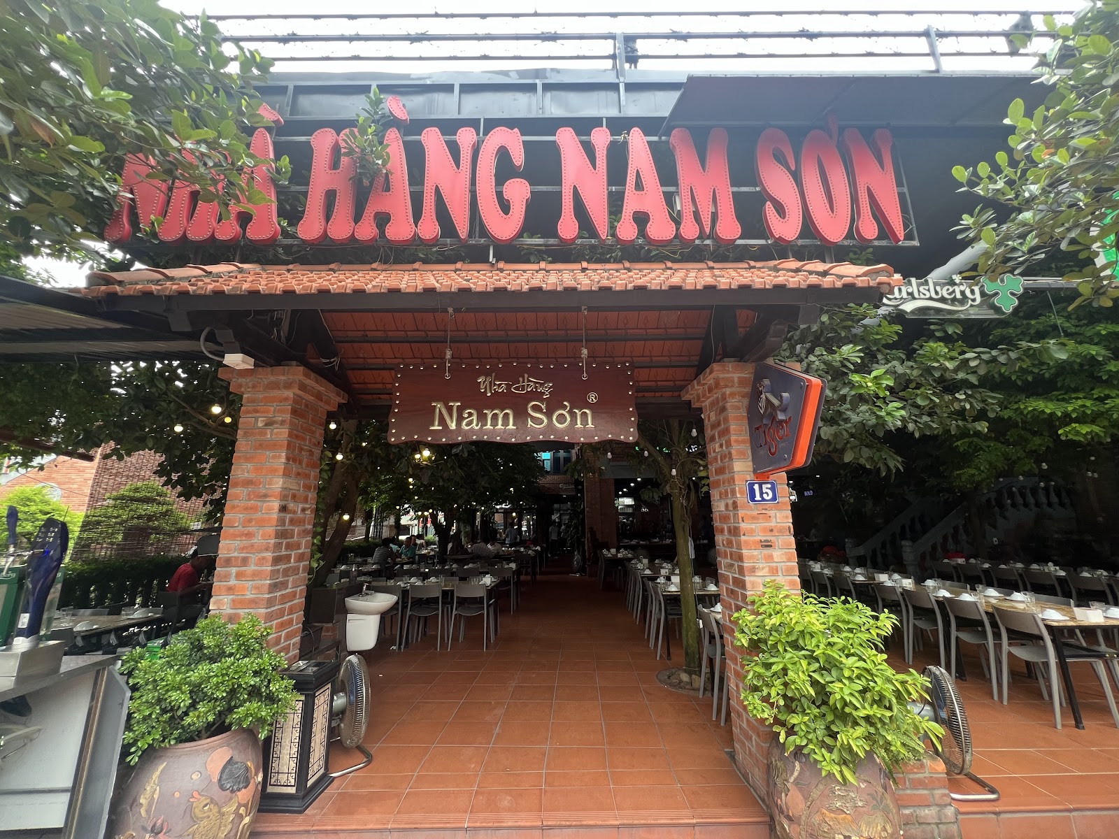 Nhà hàng Nam Sơn – Không gian quán