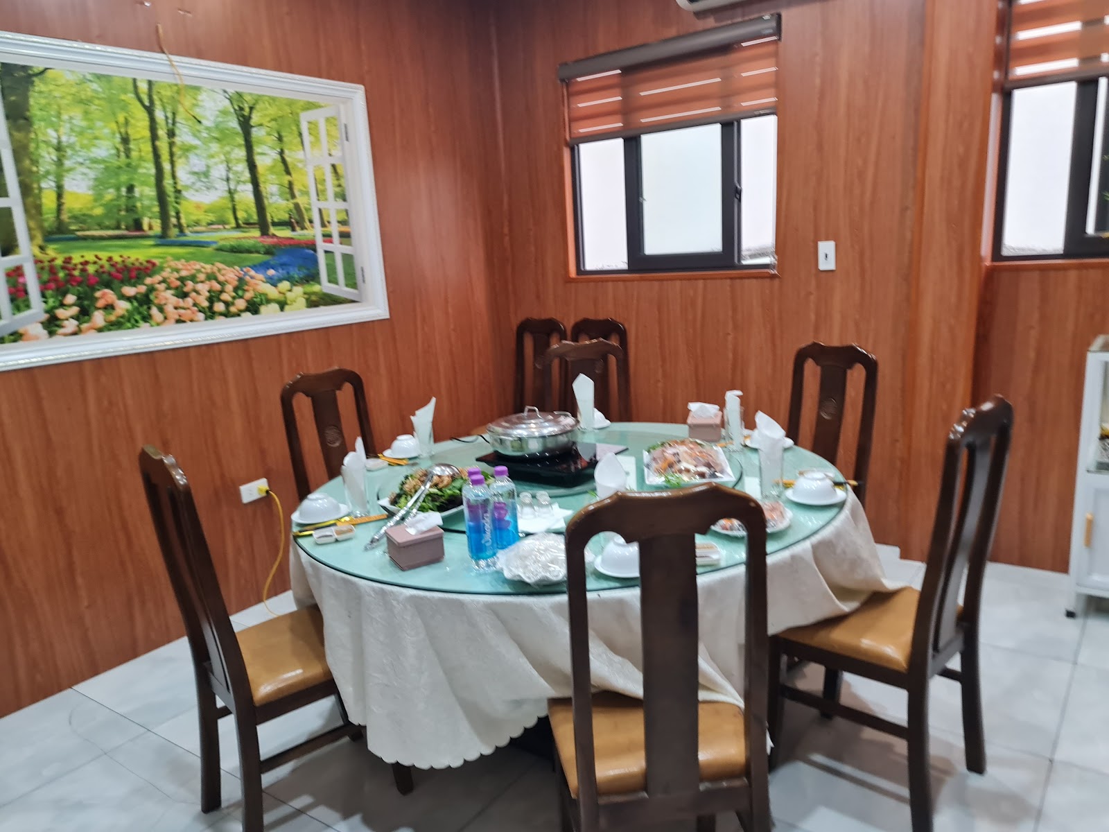 Nhà Hàng Ngũ Vị Hương – Không gian quán
