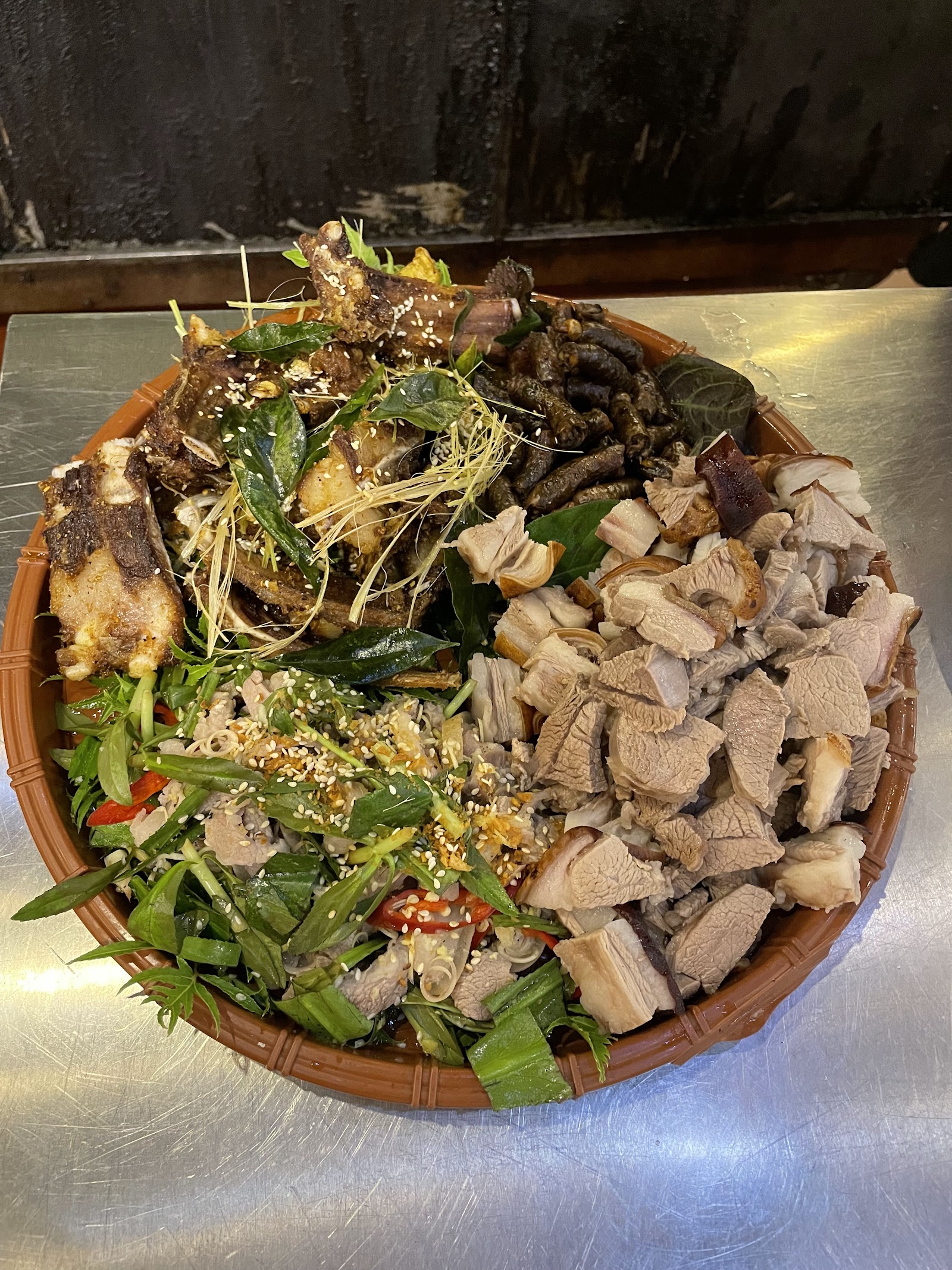 Nhà Hàng NHẤT DƯƠNG QUÁN - Dê Quay Tùng Xẻo Restaurant