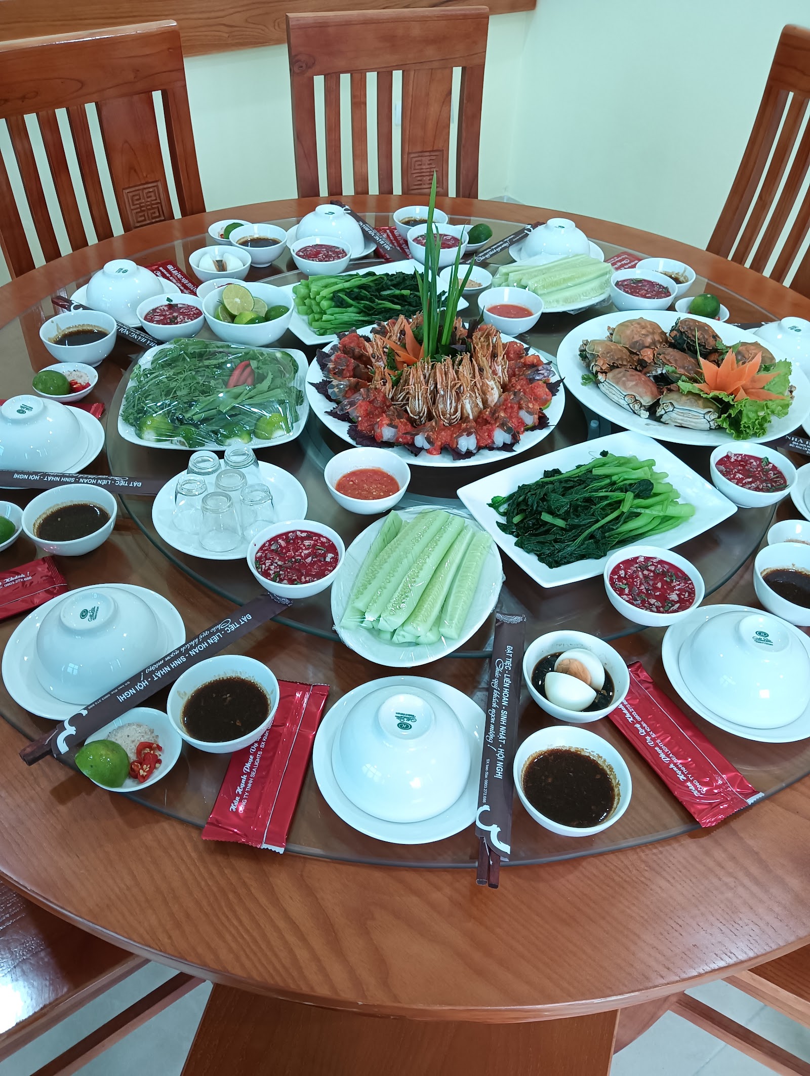 Nhà Hàng Nội Hoàng
