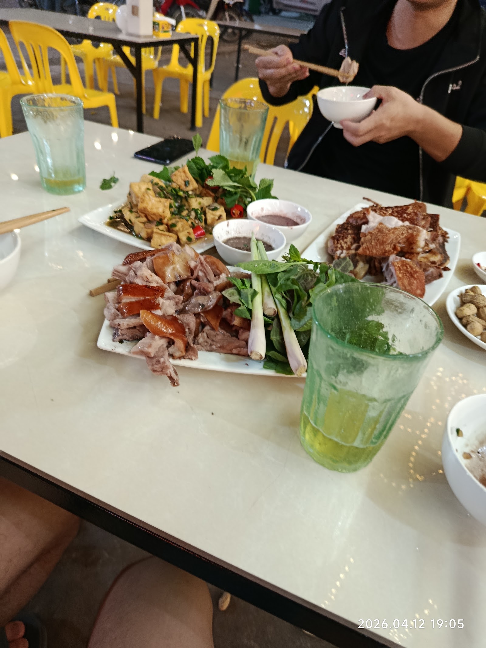 Nhà Hàng Nội Hoàng