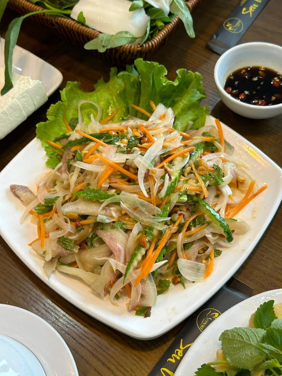 Nhà Hàng Sen Việt