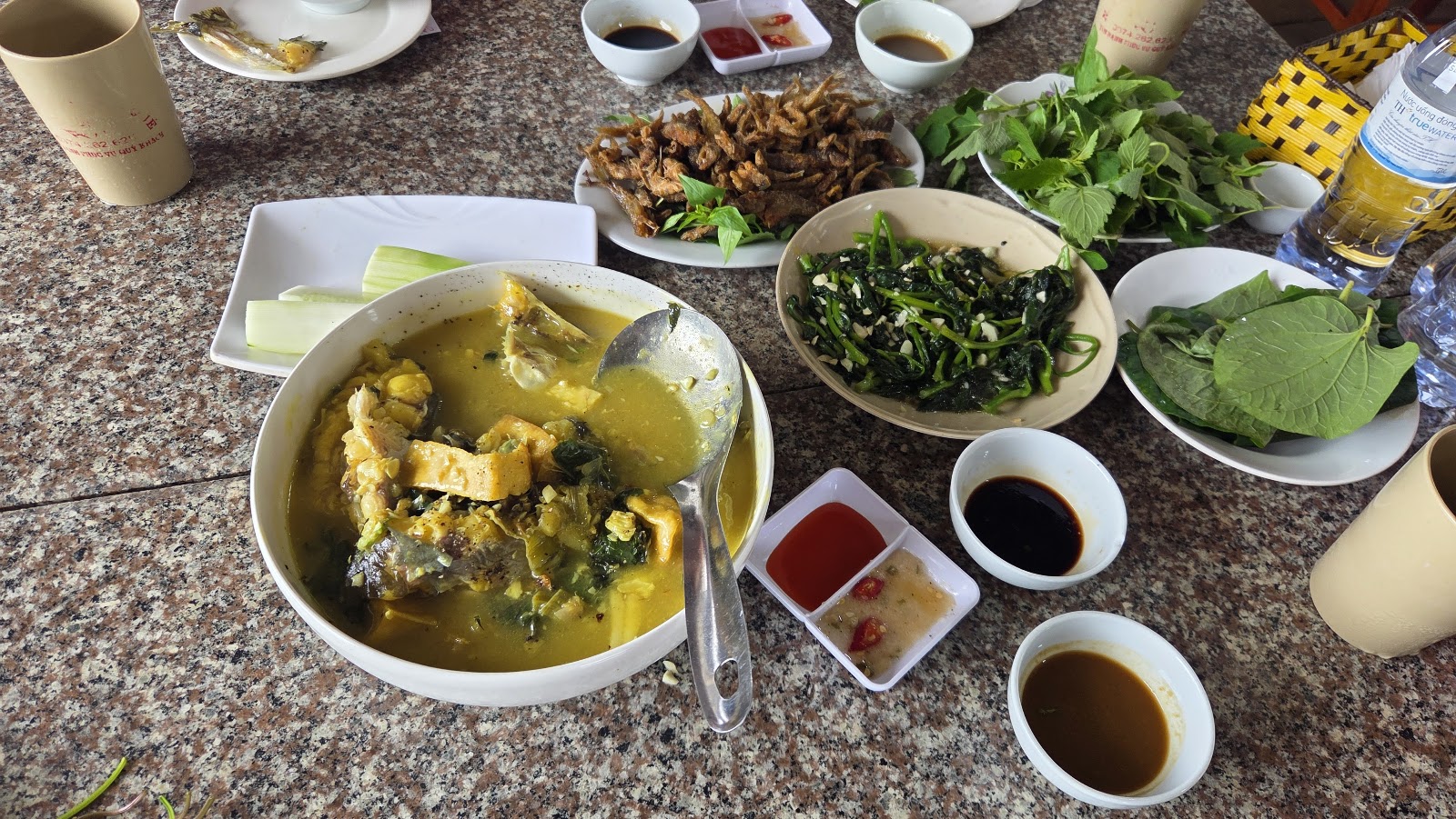 Nhà hàng Sông Quê
