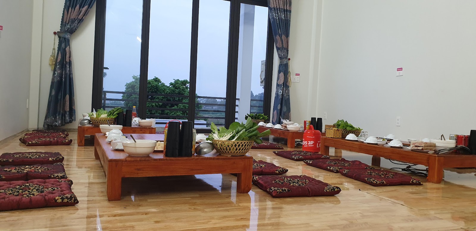 Nhà Hàng Tân Tiến – Không gian quán