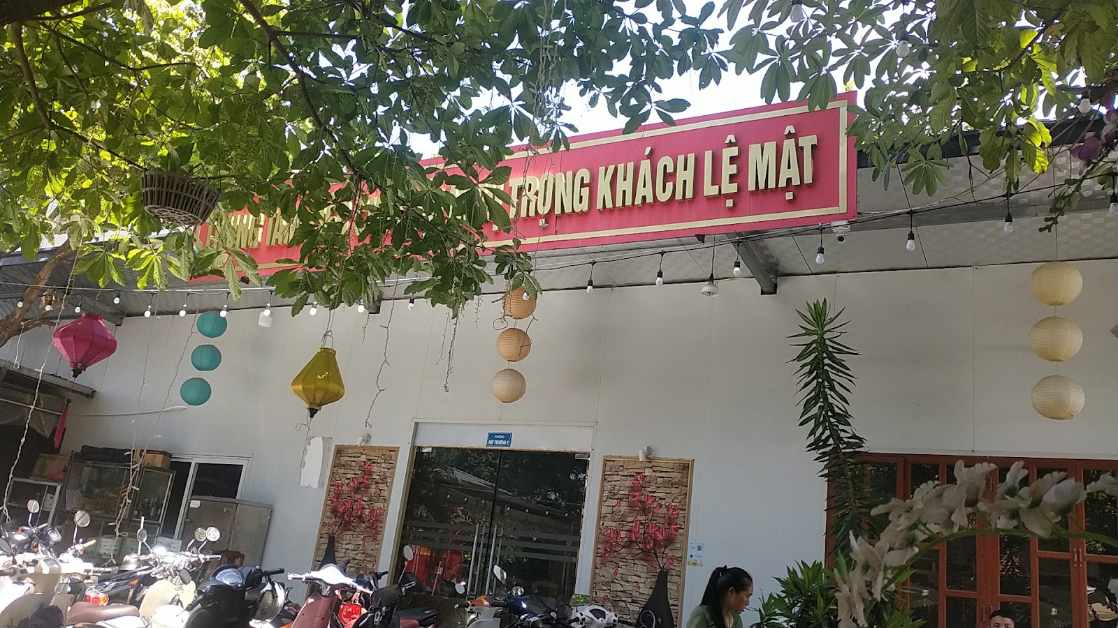 Nhà Hàng Trọng Khách – Không gian quán