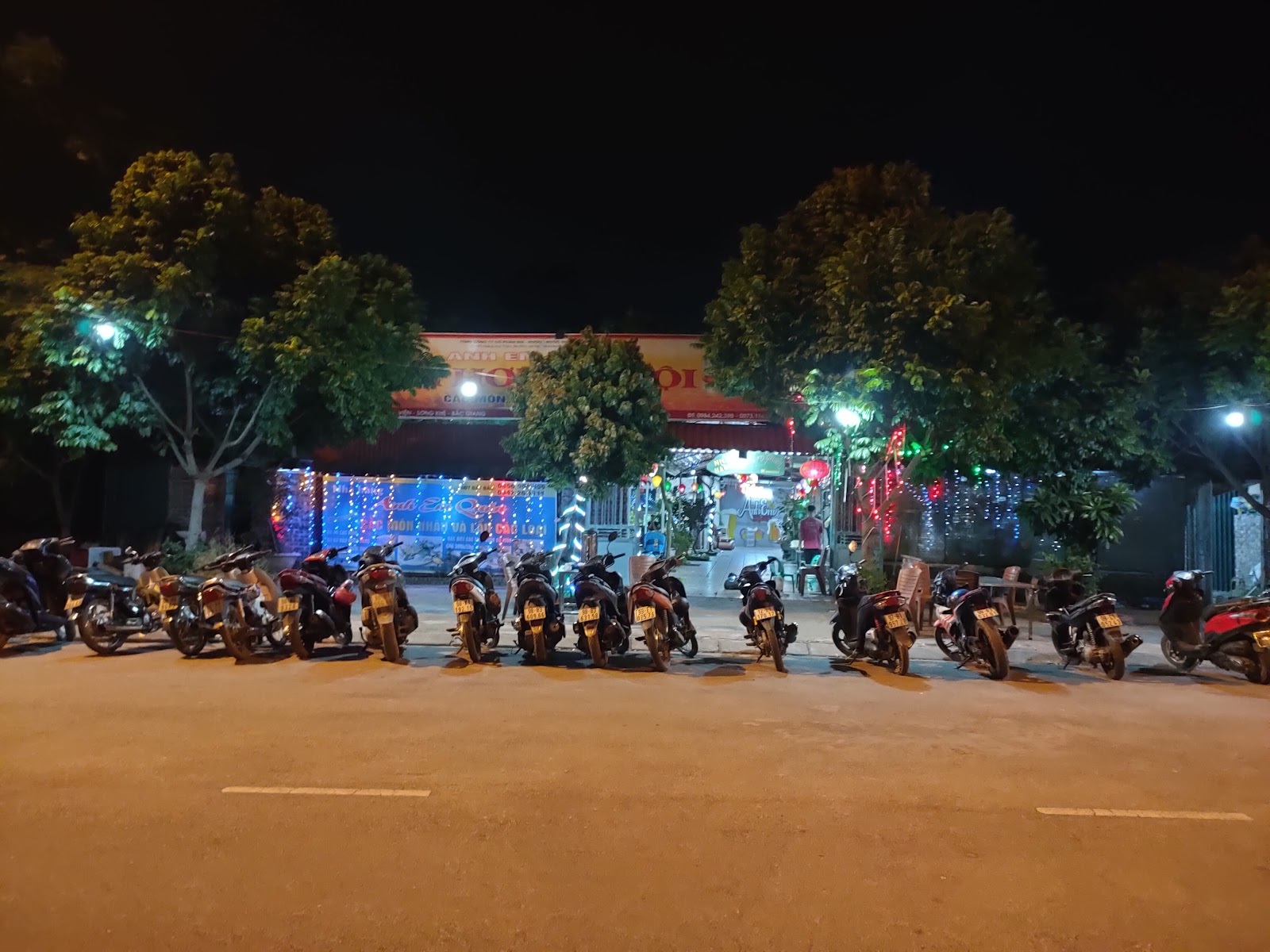 Nhà Hàng Vĩnh Hồ Quê – Không gian quán