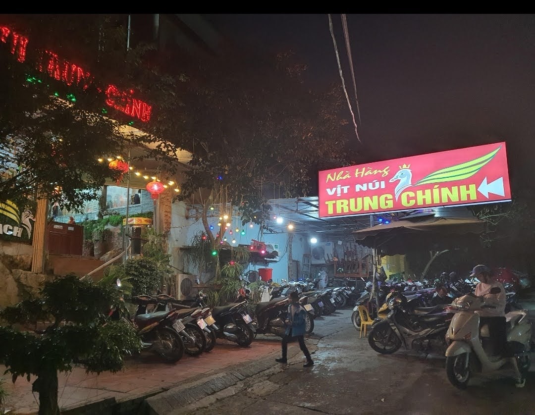 Nhà hàng vịt núi Trung Chính