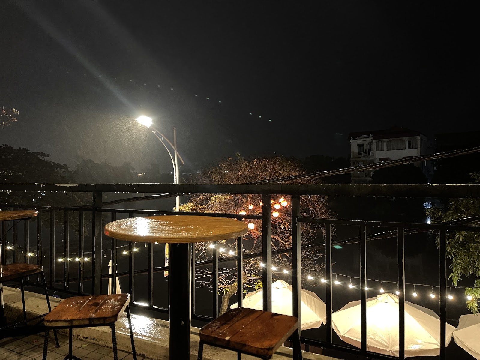 nhẹ cafe - Đền Đô – Không gian quán