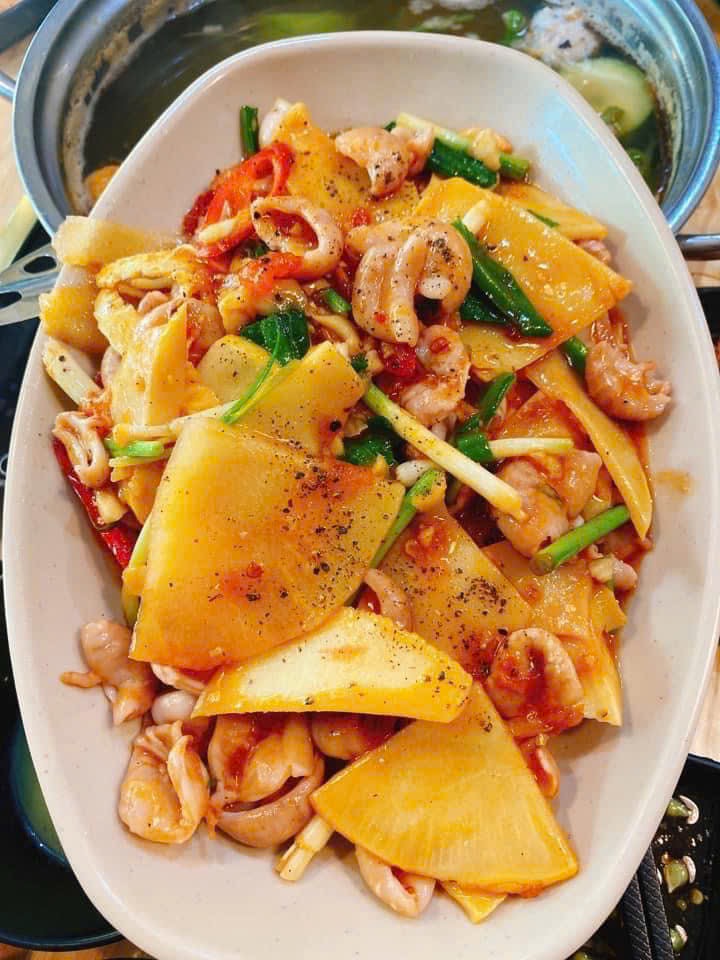 Ốc Nhà Miu 2 Lẩu Sườn Bò Kim Chi