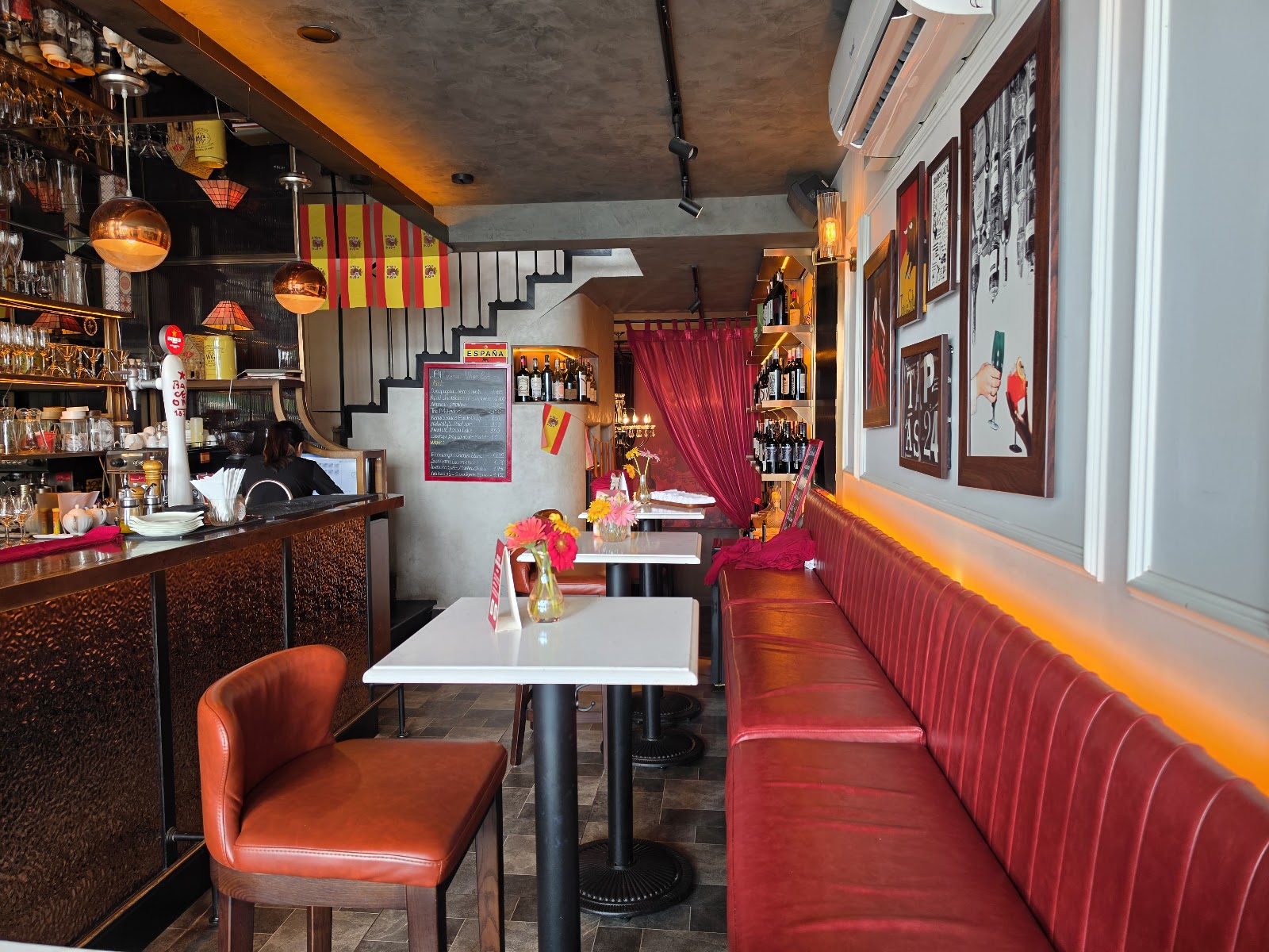 Olé - Tapas & Wine – Không gian quán
