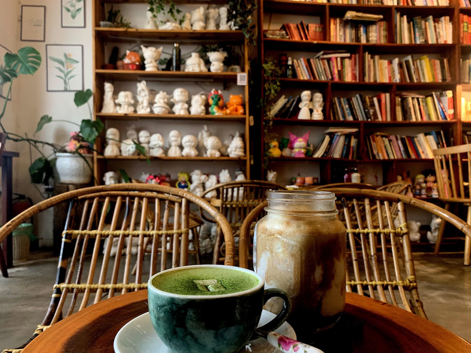 Oleoleo Coffee Books & Cats ( Cat coffee )